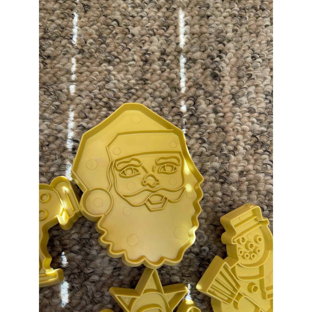 VINTAGE STANLEY HOME PRODUCTS‎ COOKIE CUTTER SET 7 XMAS SANTA ASTRONAUT DRUM - Picture 9 of 11